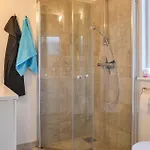 2 Bedroom Cozy In Гриннстед